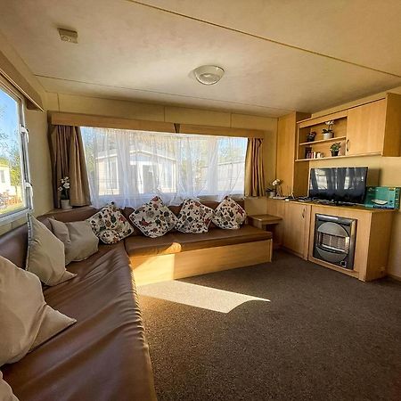 Lovely 8 Berth Caravan At St Osyth Beach Holiday Park Ref 28101G 滨海克拉克顿 外观 照片